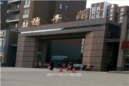 四实小附近步梯黄金楼层简装两室两厅送储藏室可分期